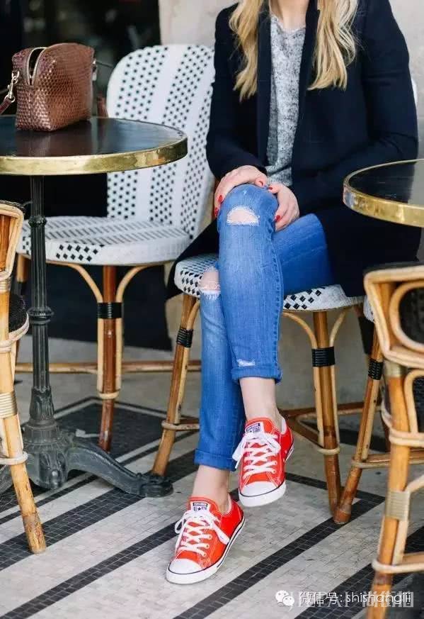 欧美街拍 穿衣打扮用2种颜色搭一起，让你美一整天