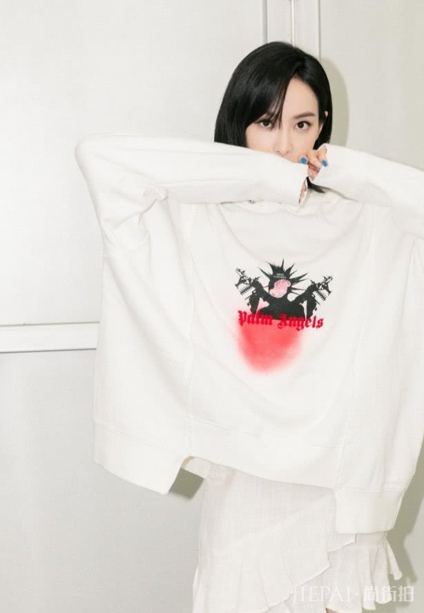 最近火了宋茜的“银耳裤”,不仅洋气还显腿长