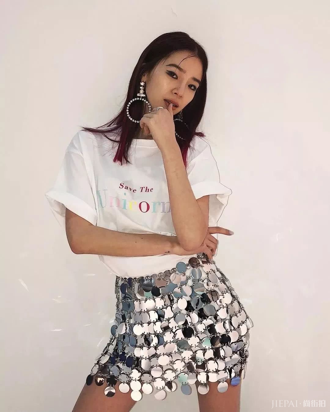 一件T恤就能搭配所有单品！这10种T恤的穿法怎么搭都好看