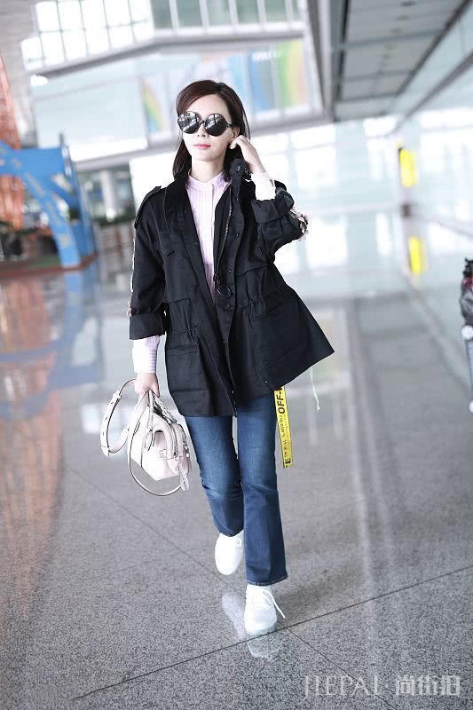 陈数穿刺绣纱裙成加分搭配!烂大街的淑女风搭配她照穿照样美