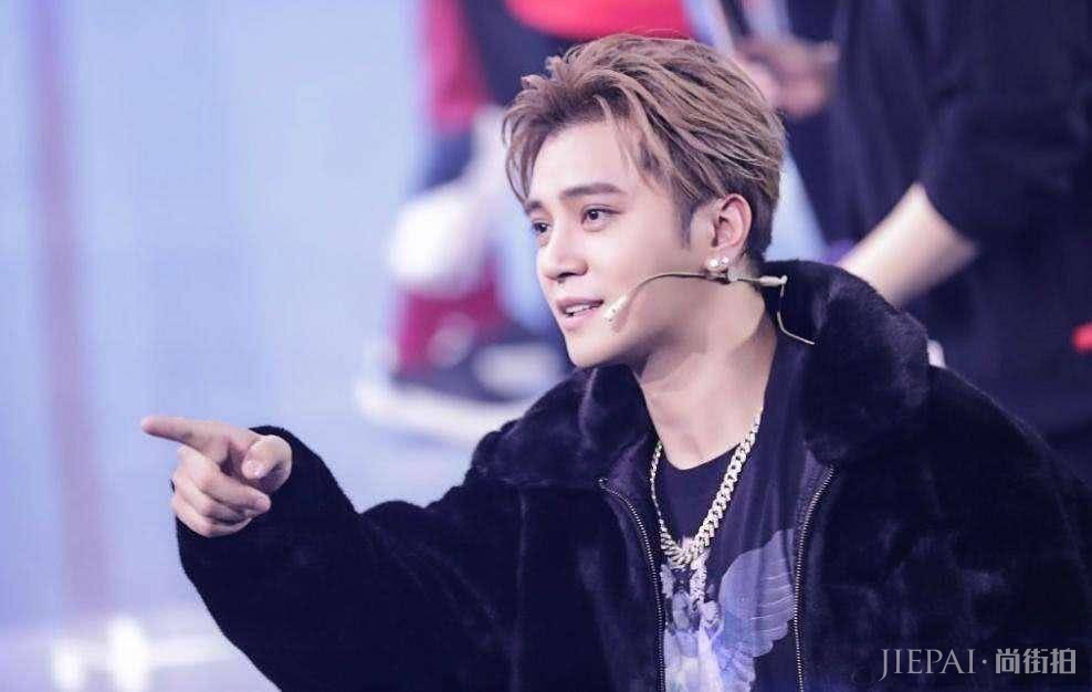 比罗志祥还搞怪!周扬青晒墨镜集合,爆款太多