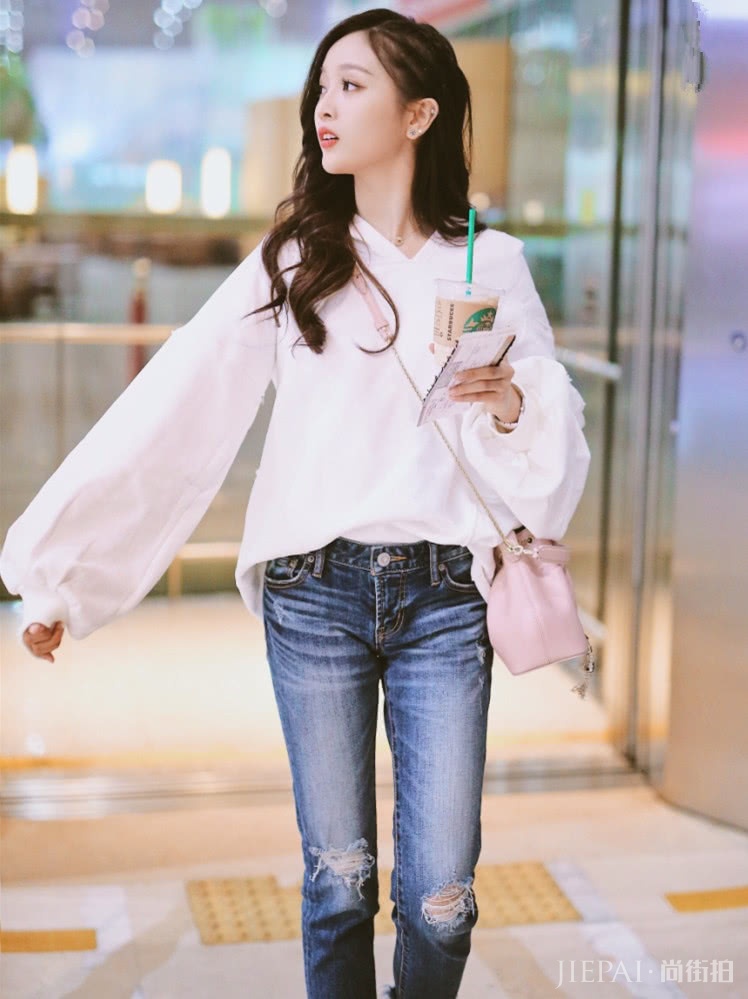 吴宣仪“芭比袜”穿出上万价格,这腿绝了