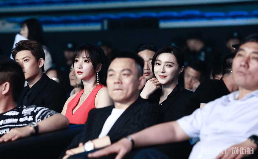 范冰冰复出了?低调出席活动,入场却获6名工作人员陪同