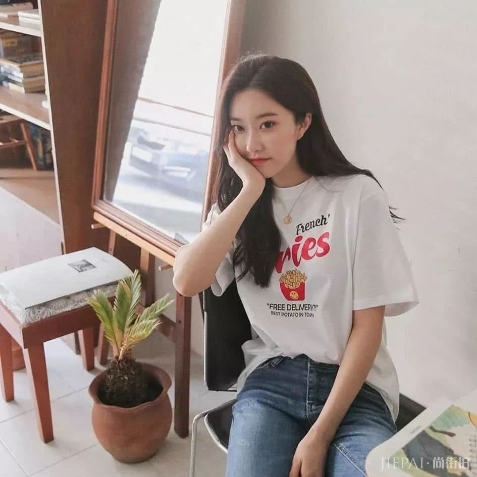 一件T恤就能搭配所有单品！这10种T恤的穿法怎么搭都好看