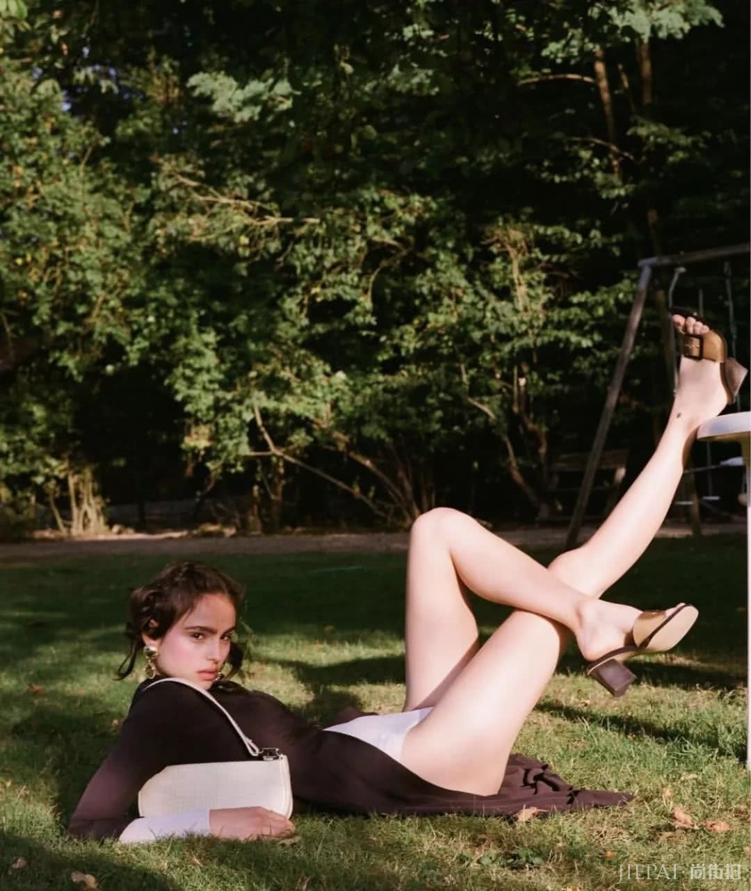 腰包2019年已经过时了，如今最火的It Bag是它！