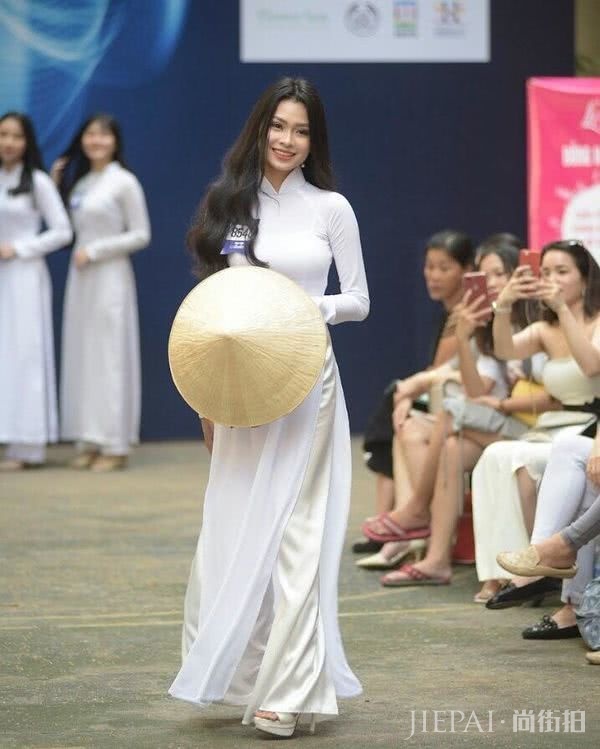 18岁女高中生进选美决赛晒童年照片,真是整容式长大