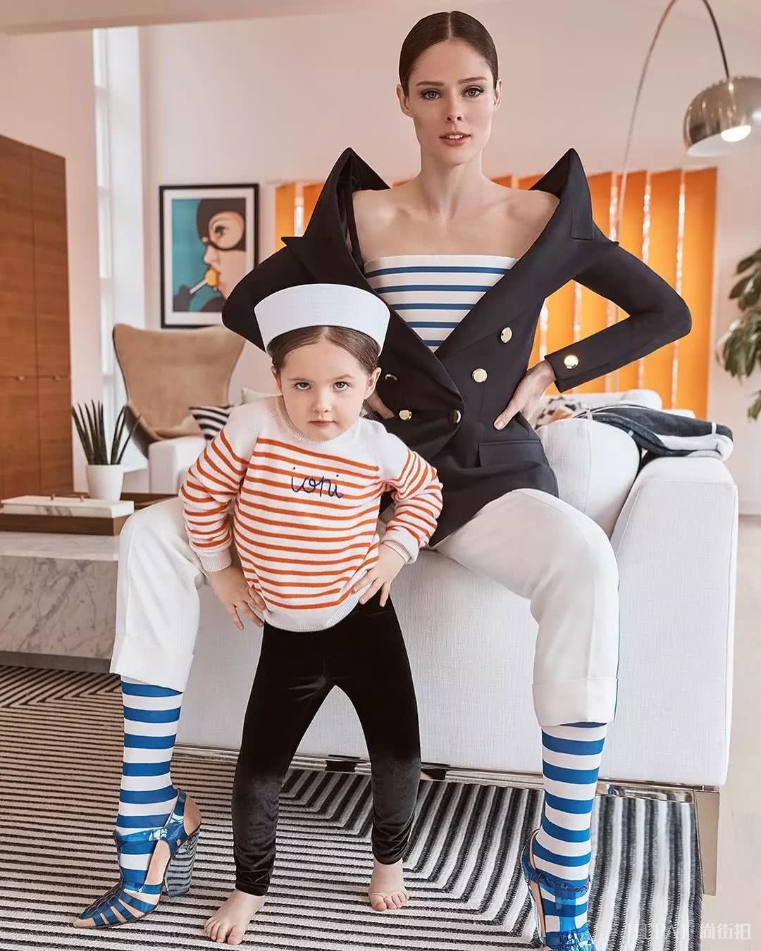 带娃出街这样穿，随手一拍就是杂志大片