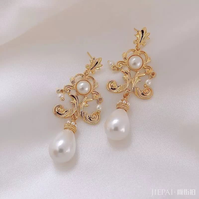 博主们都爱穿巴洛克风，美得毫不费力