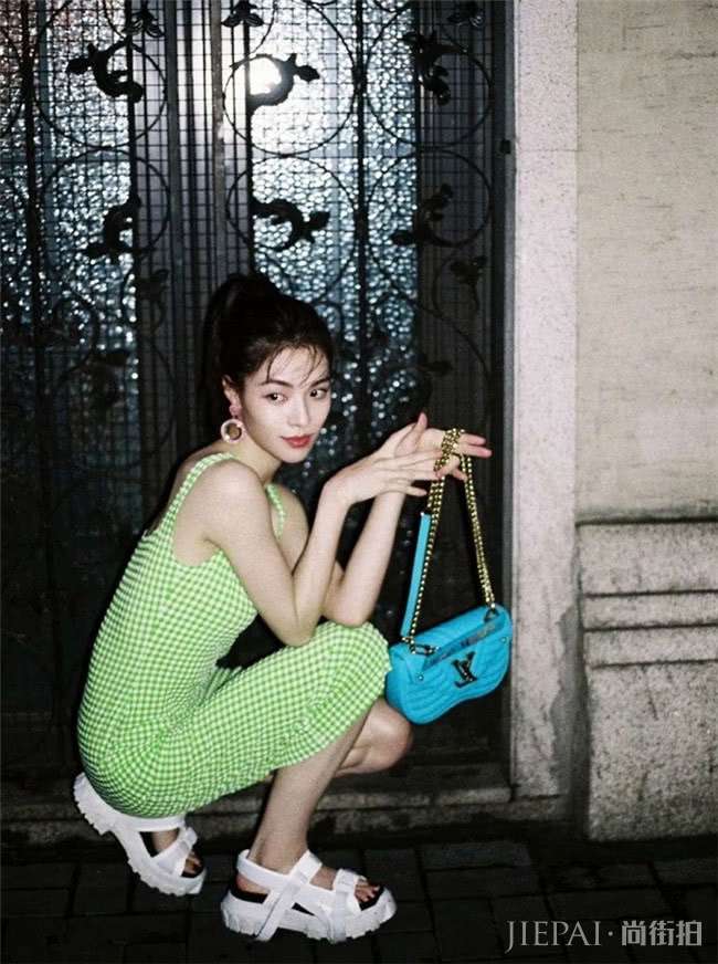 夏季穿清新迷人的牛油果绿单品，给闷热天气带来一丝凉意