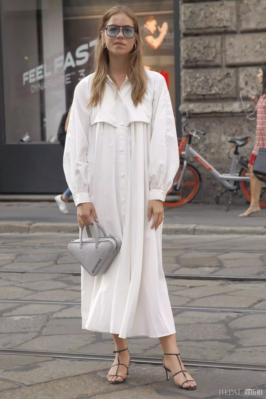 衬衫搭配大裙摆显高还显瘦,气质满分