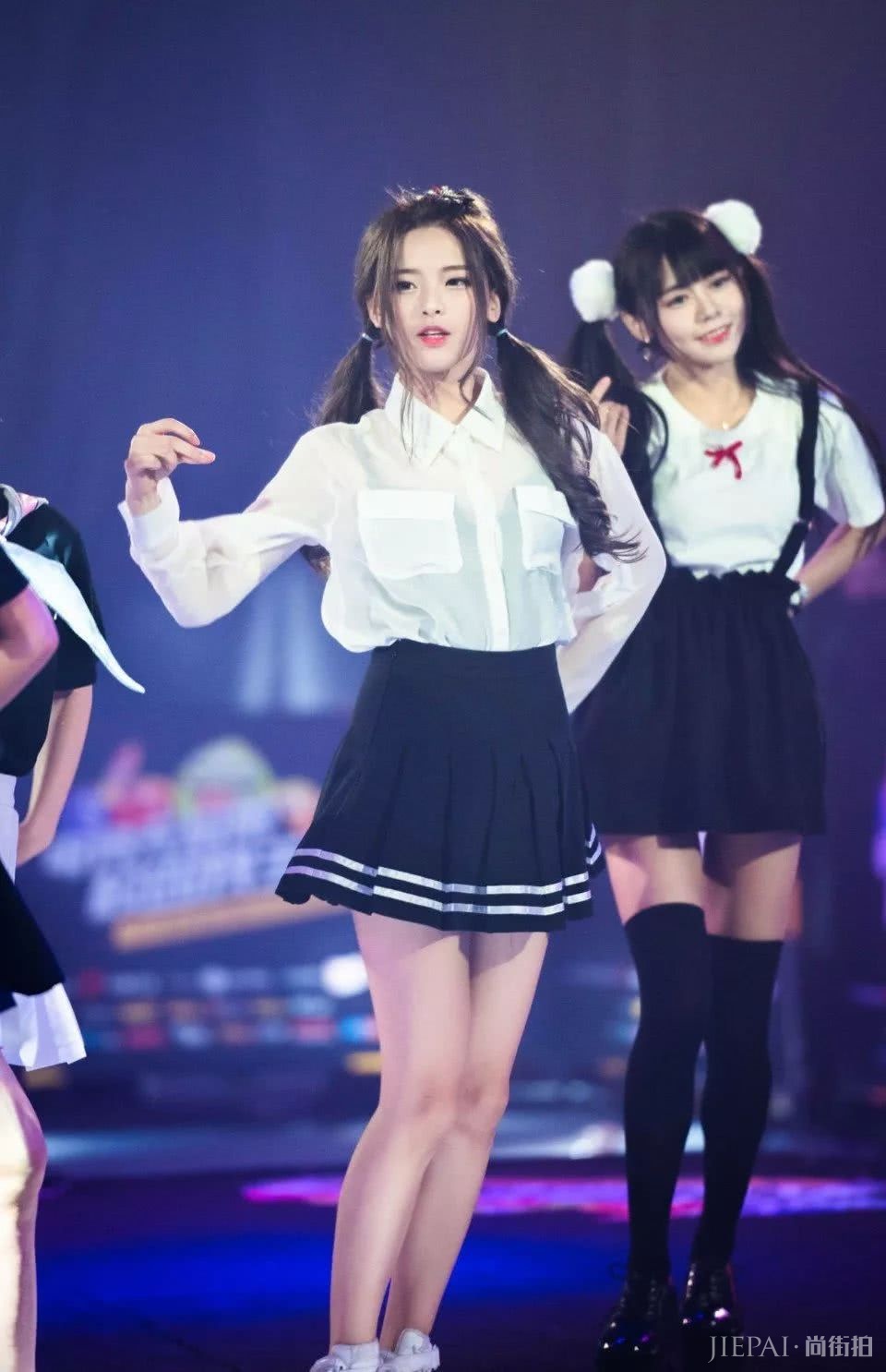 杨超越和AB同框合影完胜?黄金比例神仙颜值果然不是白来的