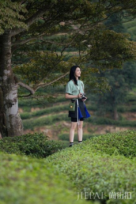 姚晨穿搭短裙短裤秀美腿,回到家乡的她让网友们羡慕!