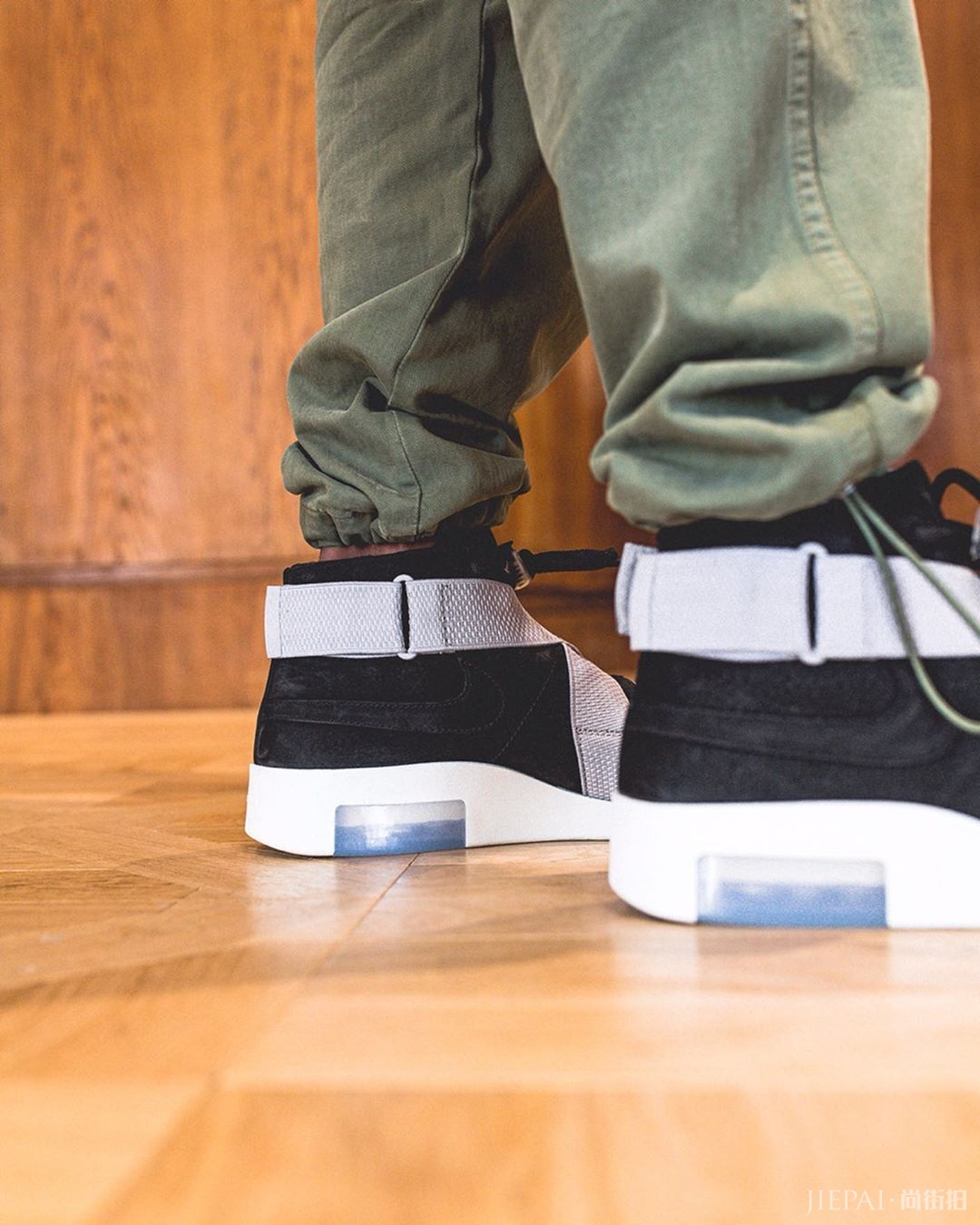 再创新高还是破发! NIKE Air Fear of God Raid 全新配色登场!