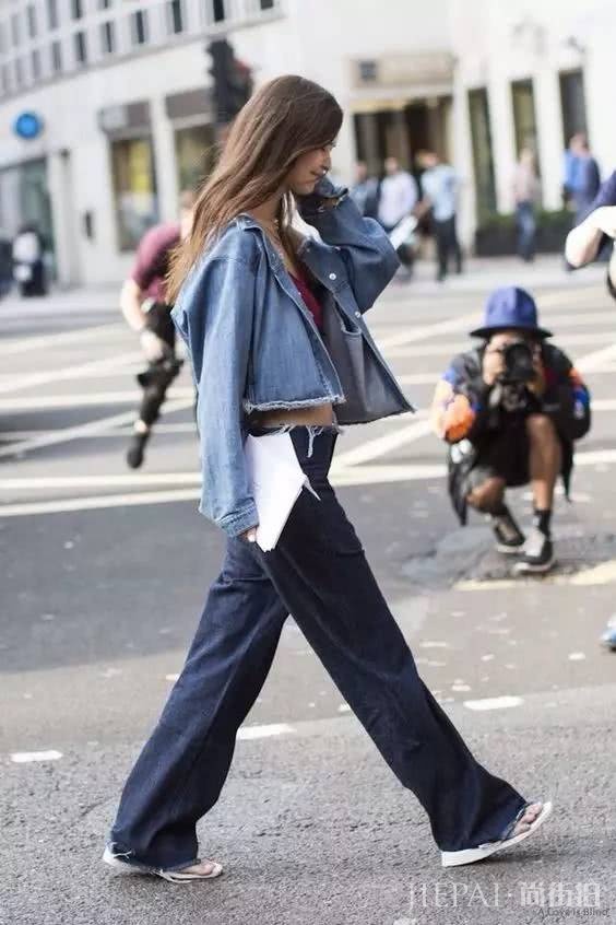 T恤搭配阔腿裤,2019最省事的时尚套路