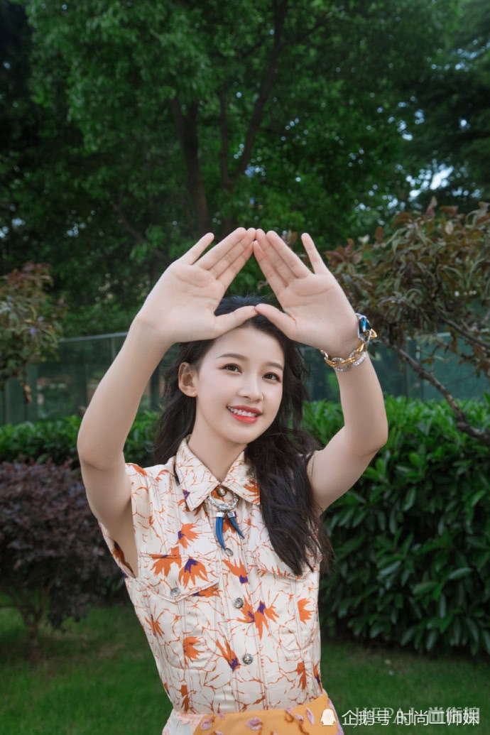 张雪迎孙怡同台比美,都是90后,一个摩登女郎,一个美成公主