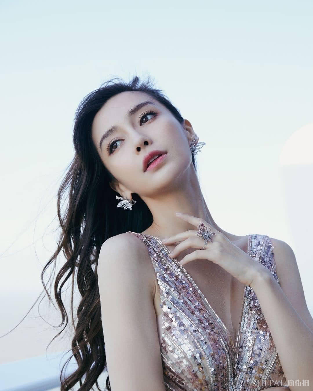 杨颖穿上亮闪闪的礼裙,居然一瞬间就变得高贵起来了