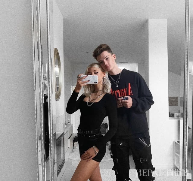 00后网红萝莉ins坐拥1600万粉丝,长得比娃娃还标志!