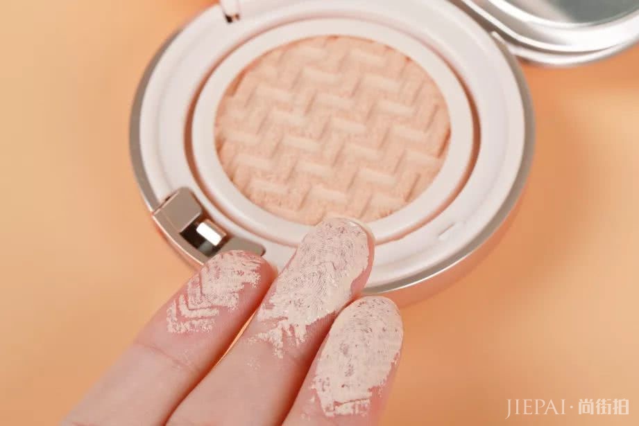 女明星在争先抢后画的妆容，画对了你就是明星