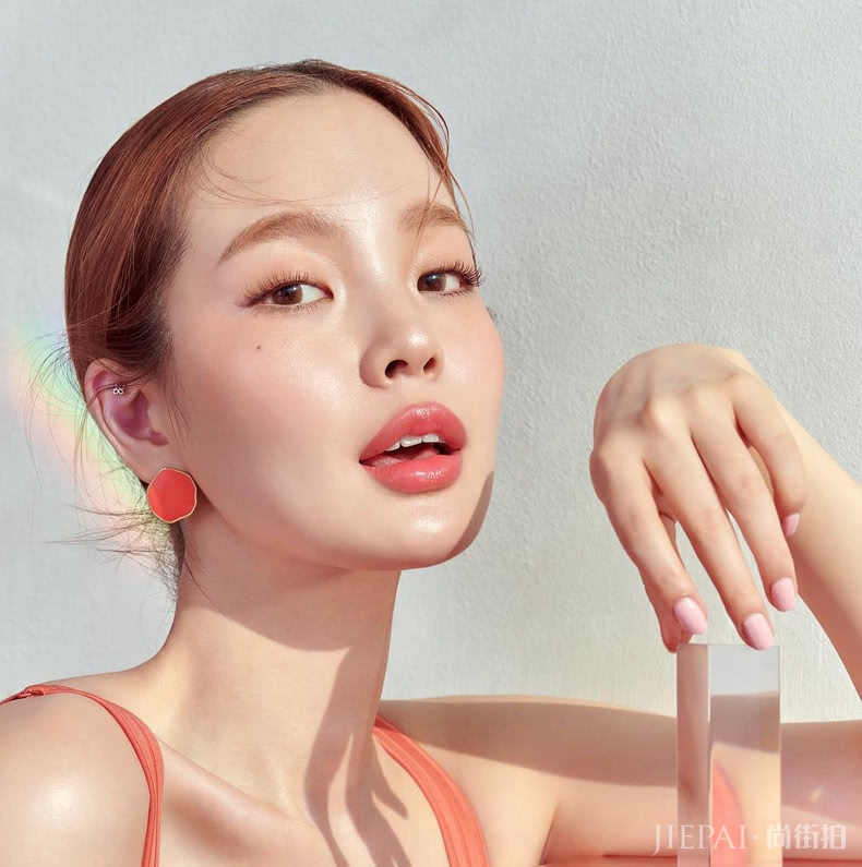 学会透亮的果汁妆,让你告别夏季暗沉脸,焕发青春少女气息