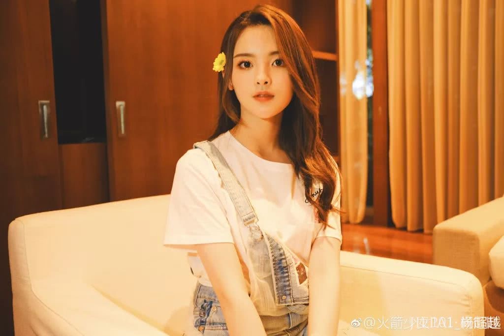 杨超越和AB同框合影完胜?黄金比例神仙颜值果然不是白来的