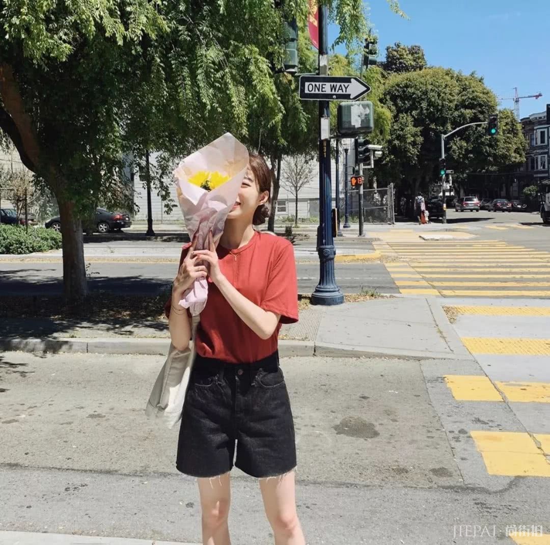 开叉半裙温柔风还自带知性美!纯色搭配穿出女人味,身材个个高挑