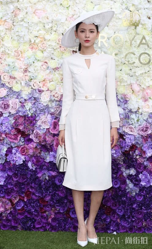 张予曦白礼服裙实力诠释东方美,这才是网红逆袭的典范