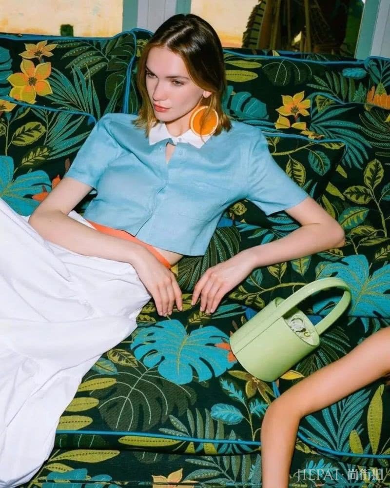 2019年夏天橄榄绿搭配水蓝色,越穿越高级