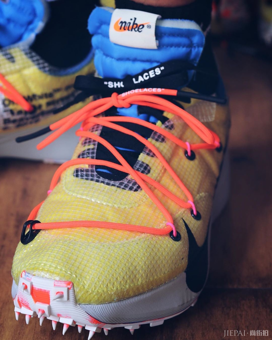 OFF-WHITE x NIKE Vapor Street最新上脚照片一览，鞋王定了？