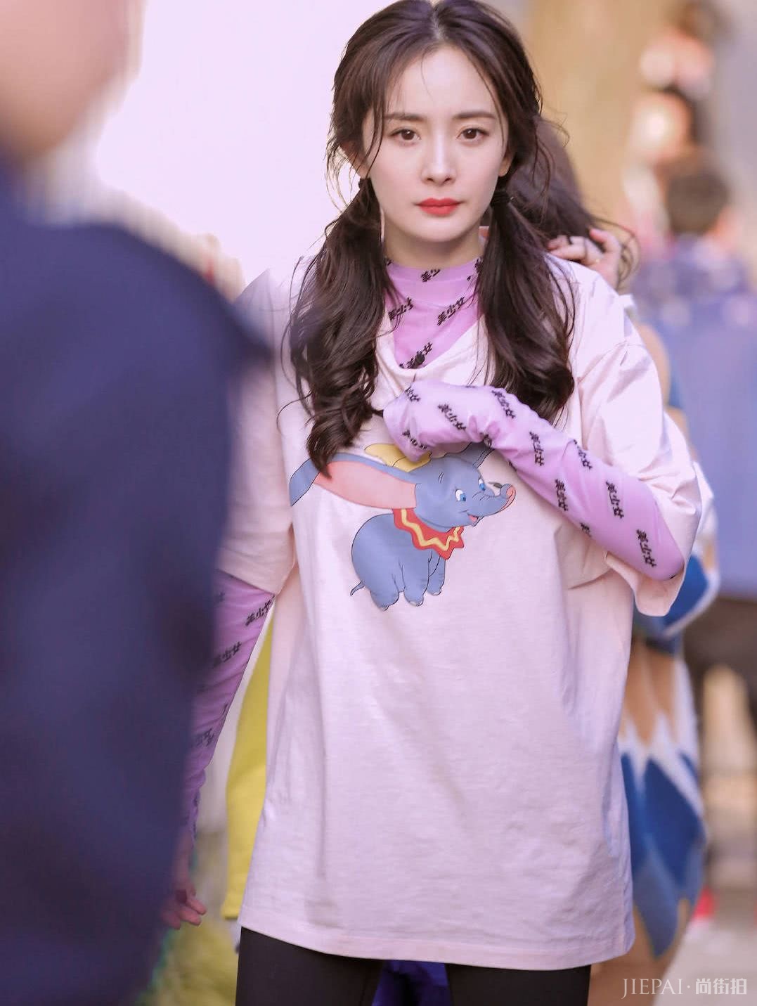 JENNIE、LISA都穿的这件内涵Tee,到底有多体面?