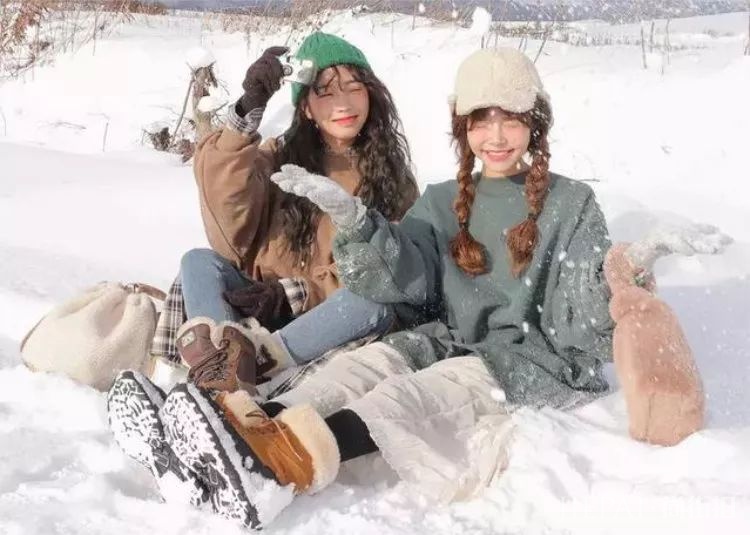 她是四小花旦里唯一没动过脸的,那比镰刀还细的山根是P出来的吗?