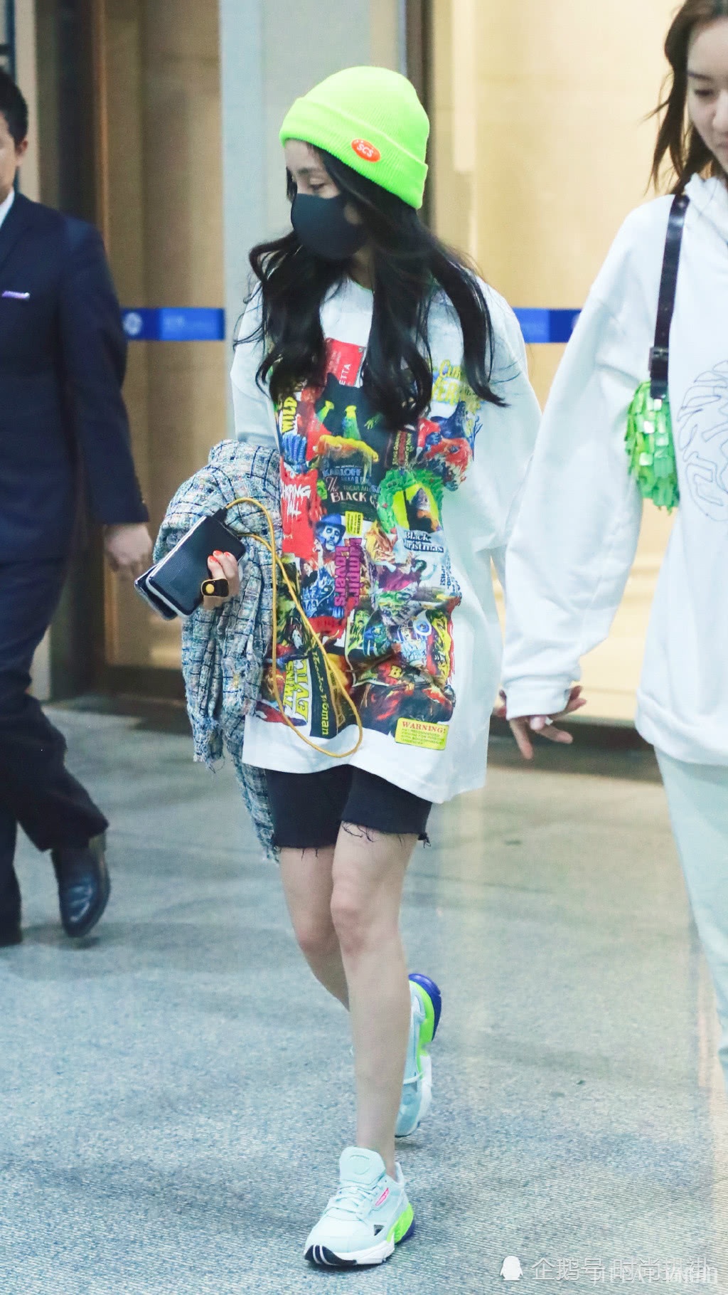 杨幂混搭文艺太好看！美腿+短裤让人尖叫