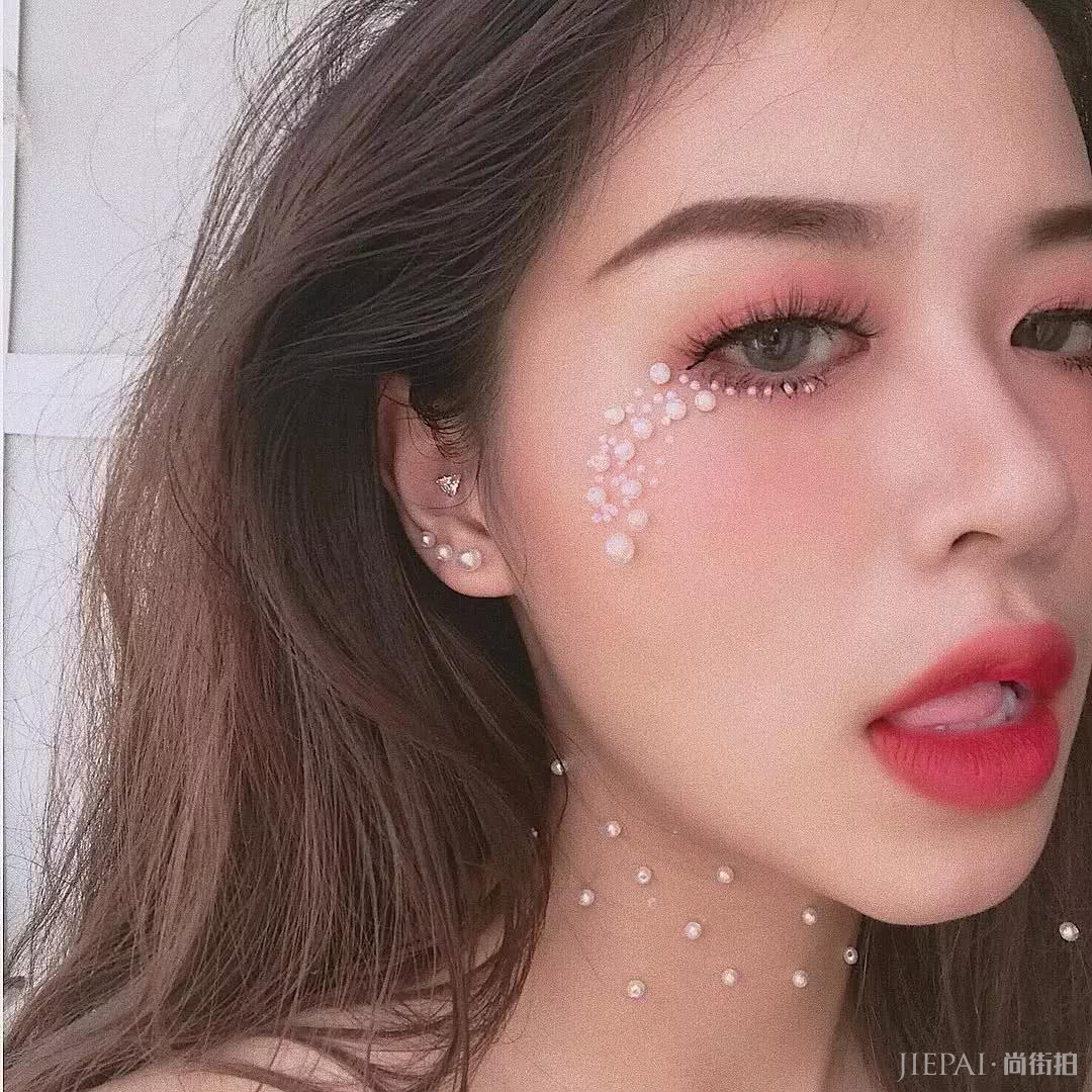 靠一张脸刷屏Ins，狂撩十万粉丝，还能模仿女包青天？