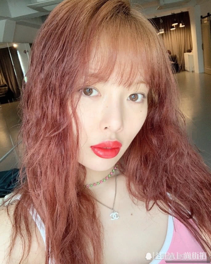 金泫雅连小女孩的衣服也要穿？这次的分享私服太赞了