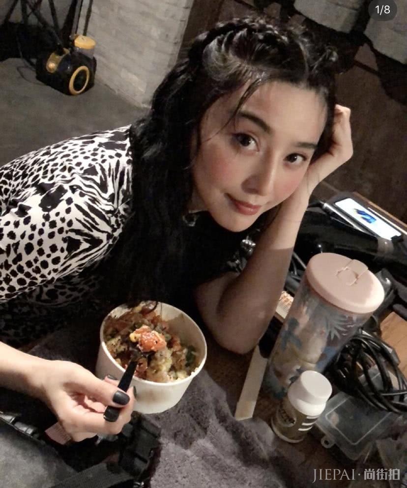 范冰冰影视时尚两开花强势复出，登韩国杂志封面妆容让人认不出