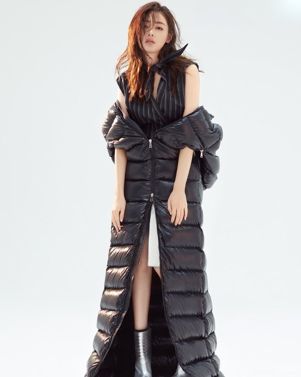 张天爱街拍 裹胸蕾丝炸翻机场!搭配实力真强大