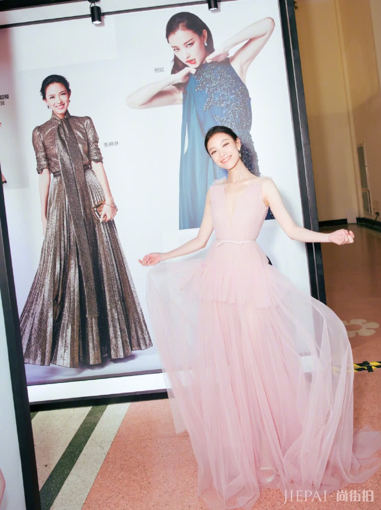 风格百变的倪妮，日常活动该居然都是这样搭配的