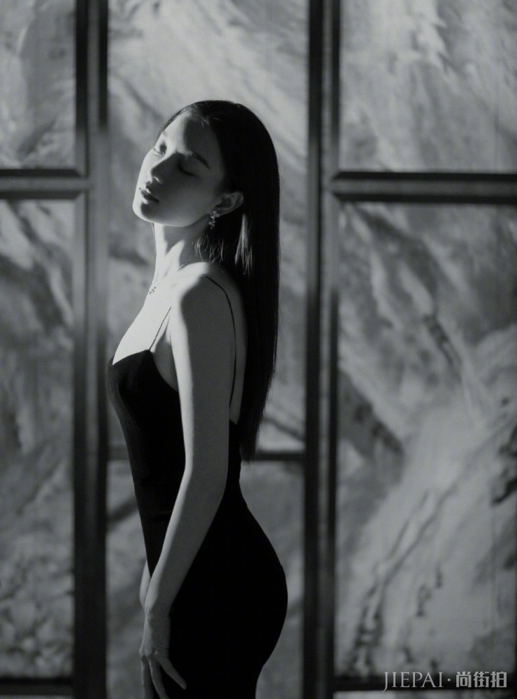 风格百变的倪妮，日常活动该居然都是这样搭配的