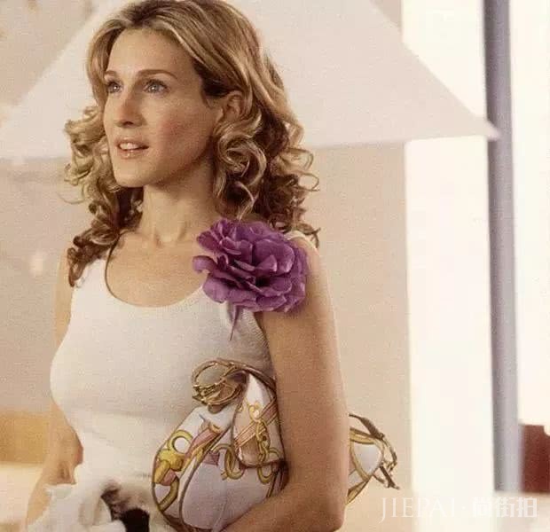 腰包2019年已经过时了，如今最火的It Bag是它！