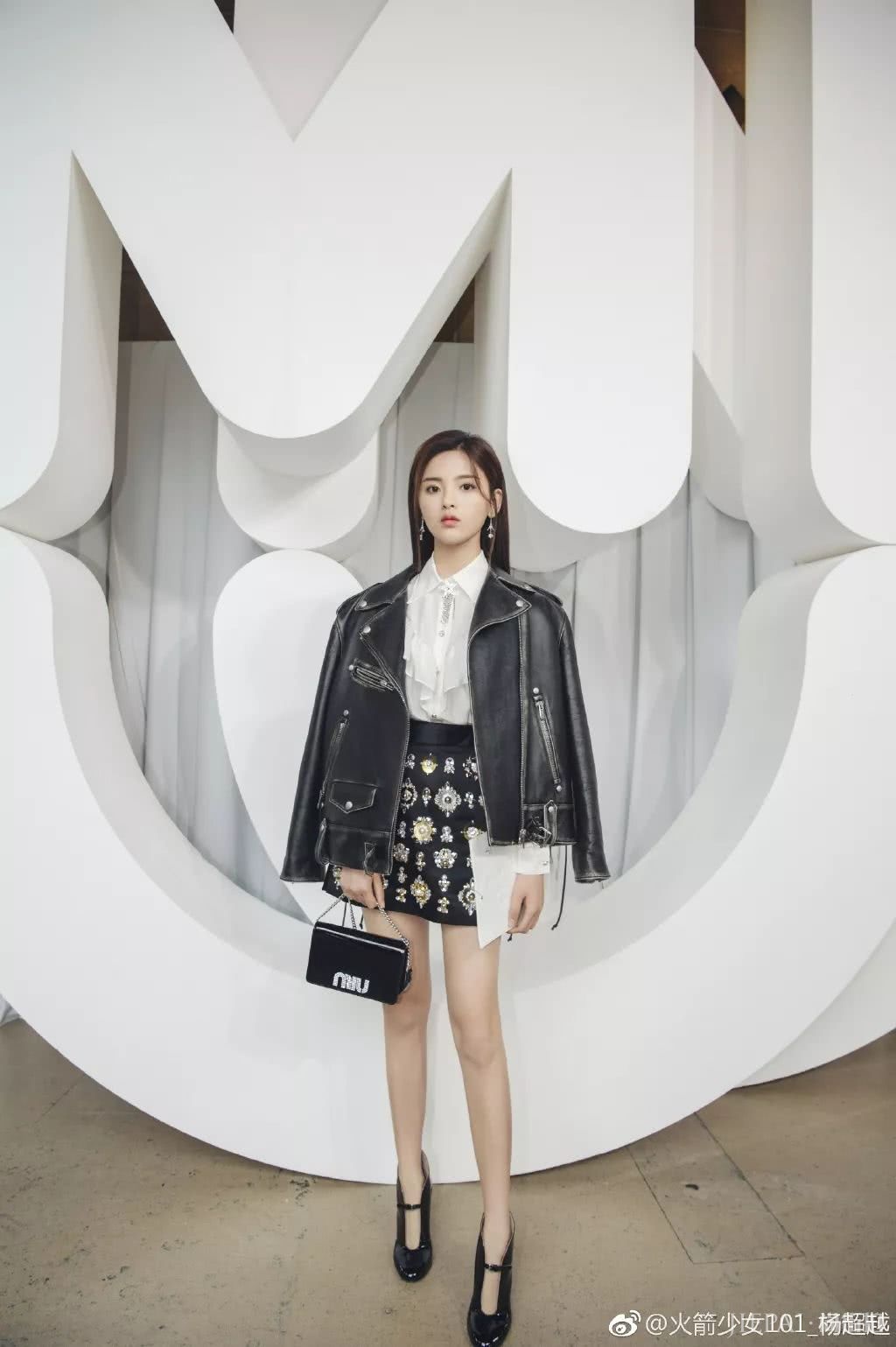 杨超越和AB同框合影完胜?黄金比例神仙颜值果然不是白来的