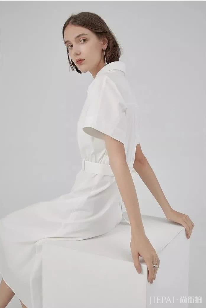 衬衫搭配大裙摆显高还显瘦,气质满分