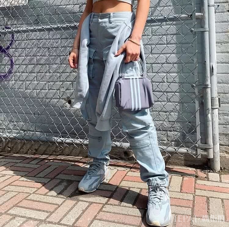 腰包2019年已经过时了，如今最火的It Bag是它！