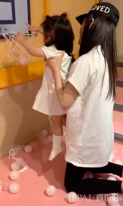 黄圣依产后3个月体重便恢复到90斤，女明星的毅力不容小觑