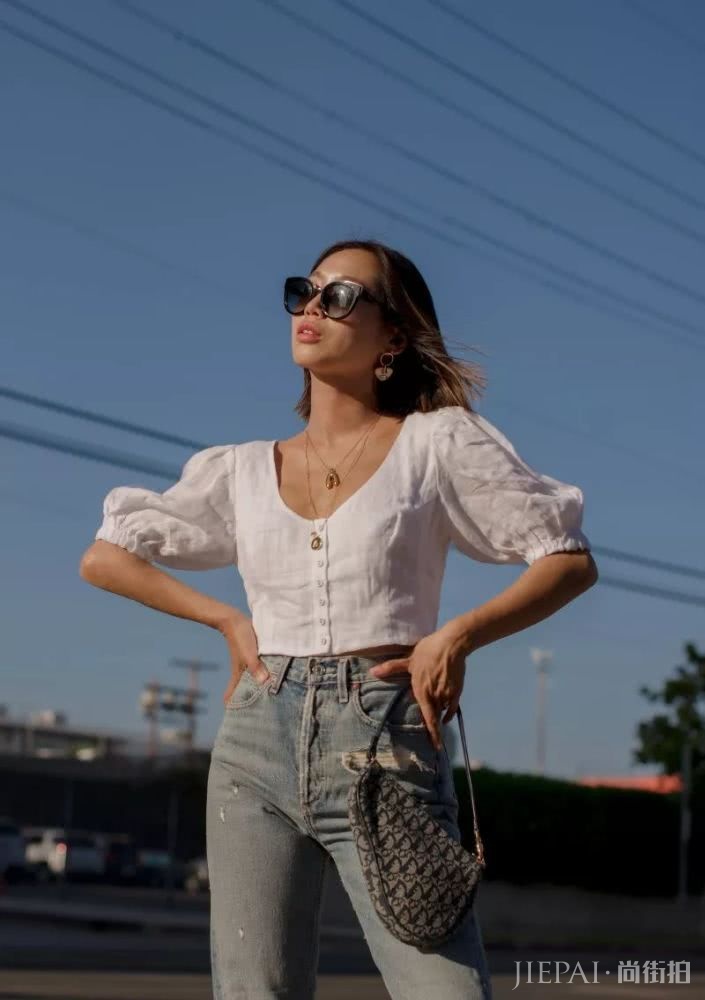 天气这么热,上街只缺一个腋下包了