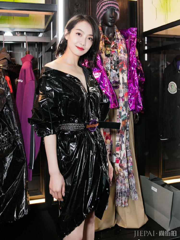 宋茜穿粉色毛衣搭配流苏裙,这样的搭配也太温柔了吧