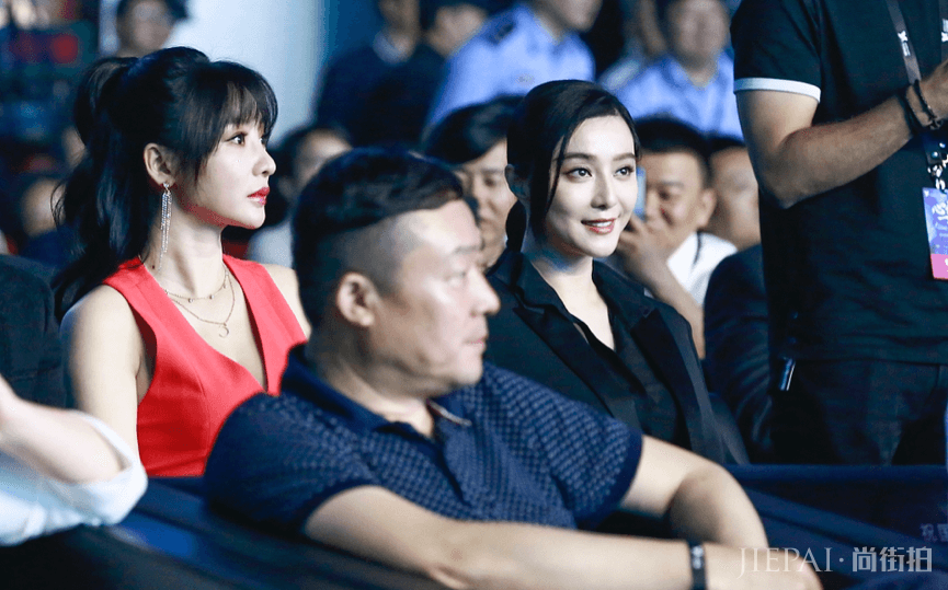 范冰冰复出了?低调出席活动,入场却获6名工作人员陪同