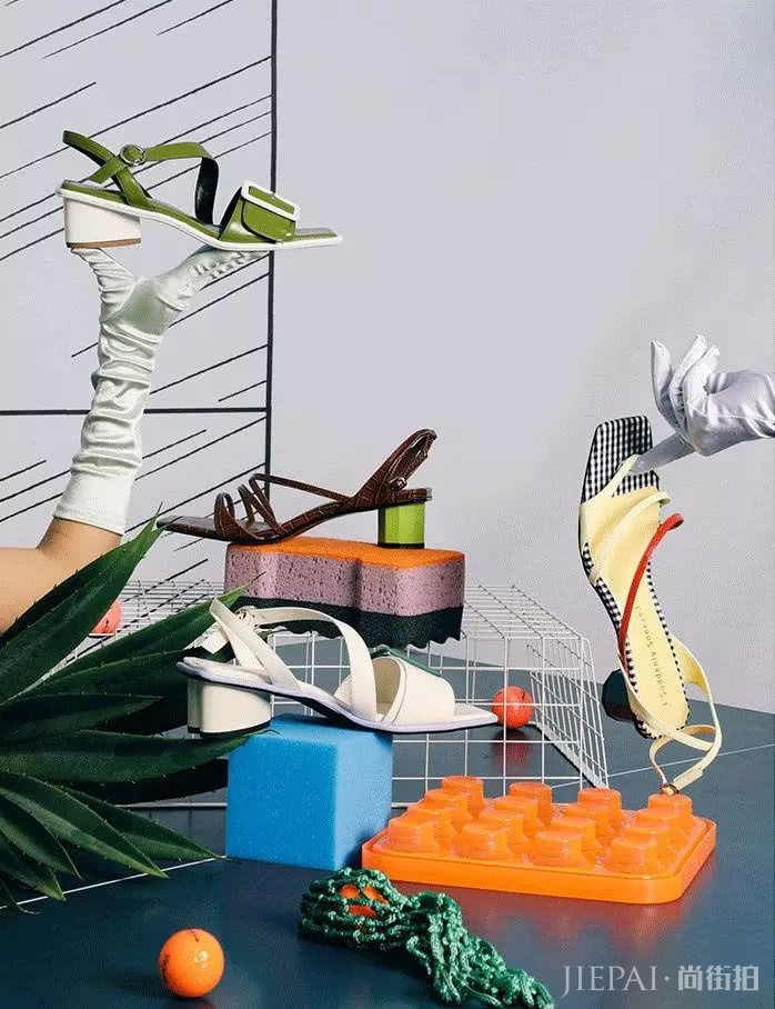 今年最火的细带凉鞋,怎么搭最好看都帮你们看好了