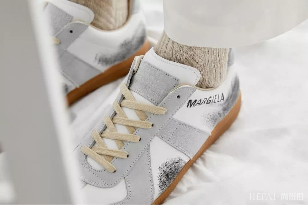 同样是透明匡威，或许它比 Virgil 那双更好看？