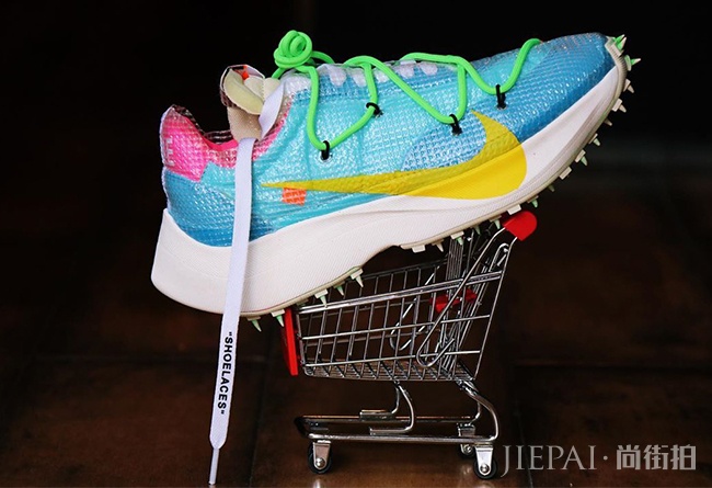 OFF-WHITE x NIKE Vapor Street最新上脚照片一览，鞋王定了？