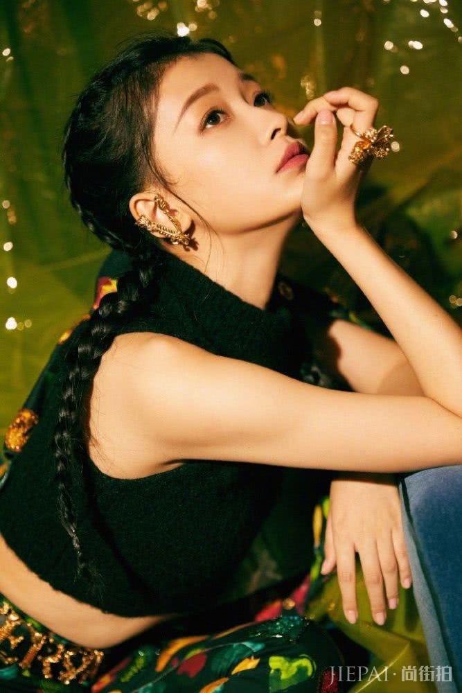 孙怡最新麻花辫造型珠光宝气流光溢彩,超酷