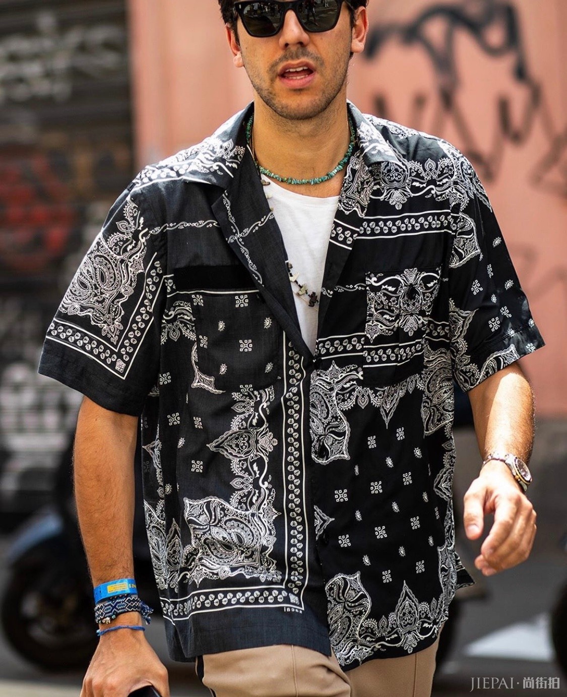 行走的教科书！米兰时装周时尚达人教你玩转街头穿搭！